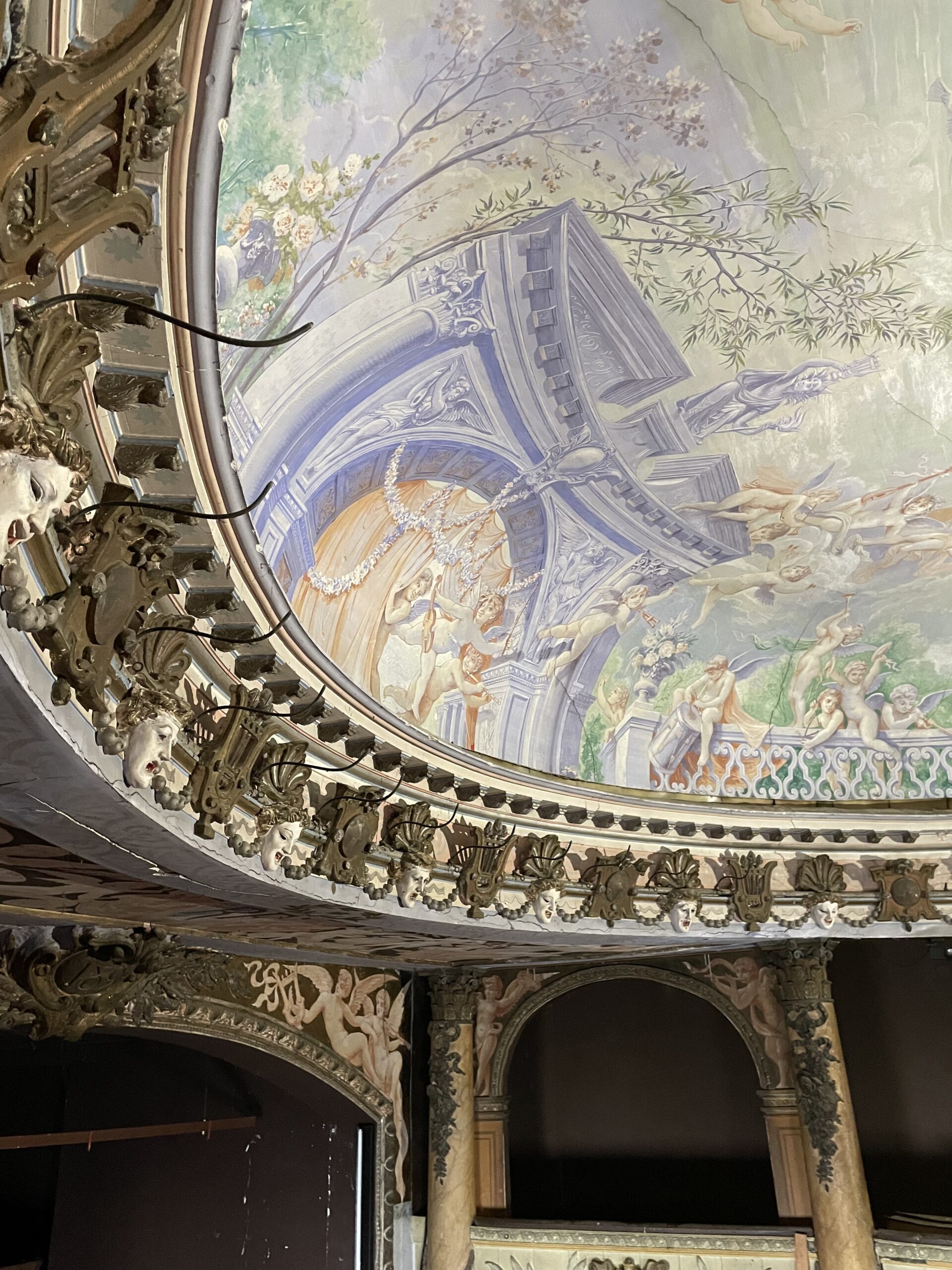 Théâtre SCALA Neufchâteau plafond peint